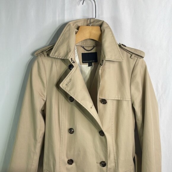 Banana republic classic tan trenchcoat - Picture 8 of 10